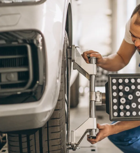 signs for wheel alignment
